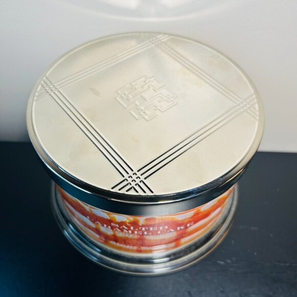 HomeWorx by Slatkin Salted Caramel Cake 4-Wick 18oz Candle NEW - Picture 2 of 4